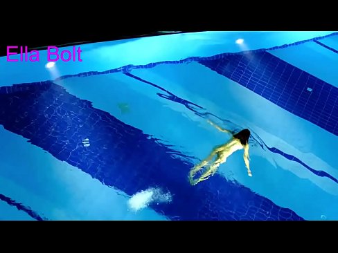 ❤️ Ech kann net ophalen ze kucken, jonk Blond gefaange schwammen plakeg am ELLA BOLT Resort Pool ❤❌ Porno bei eis ﹏