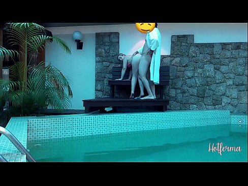 ❤️ Boss invitéiert Déngschtmeedchen an de Pool, mee konnt net engem waarm widderstoen ❤❌ Porno bei eis ﹏